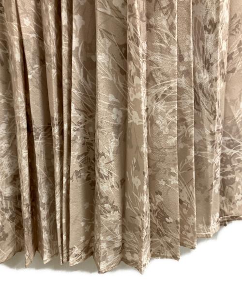 CLANE（クラネ）CLANE (クラネ) FLOWING FLOWER SKIRT ベージュ 未使用品の古着・服飾アイテム