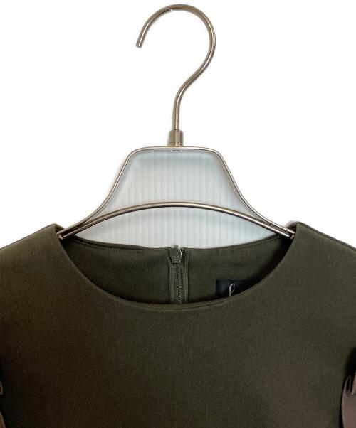 hue DAY TO EVENING（ヒュー デイ トゥ イブニング）hue DAY TO EVENING (ヒュー デイ トゥ イブニング) フリルブラウス カーキ サイズ:Mの古着・服飾アイテム