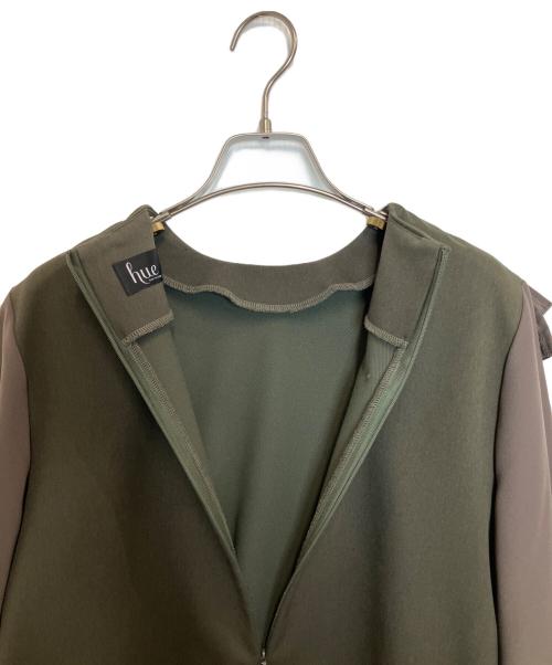 hue DAY TO EVENING（ヒュー デイ トゥ イブニング）hue DAY TO EVENING (ヒュー デイ トゥ イブニング) フリルブラウス カーキ サイズ:Mの古着・服飾アイテム