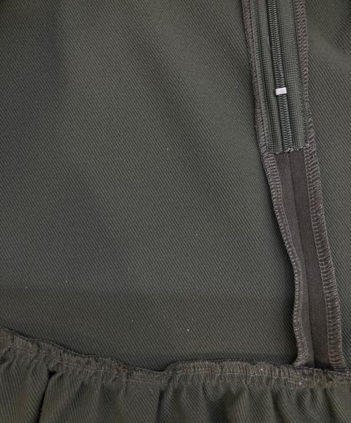 hue DAY TO EVENING（ヒュー デイ トゥ イブニング）hue DAY TO EVENING (ヒュー デイ トゥ イブニング) フリルブラウス カーキ サイズ:Mの古着・服飾アイテム