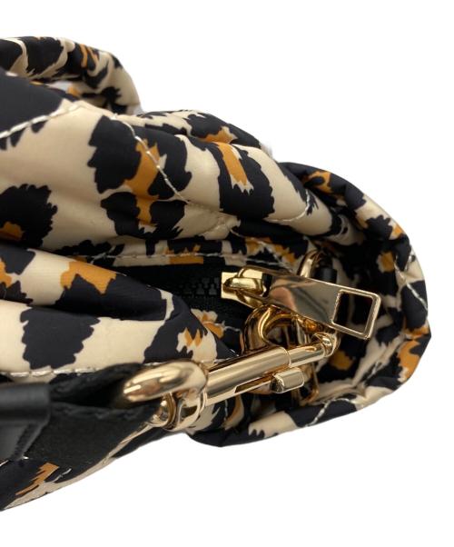 MARC JACOBS（マークジェイコブズ）MARC JACOBS (マークジェイコブズ) SMALL WEEKENDER SHOPPER BAG ベージュ 未使用品の古着・服飾アイテム