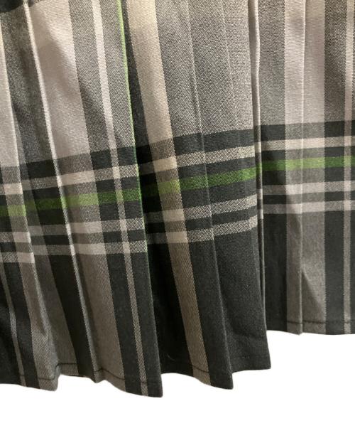 URBAN RESEARCH DOORS（アーバンリサーチドアーズ）URBAN RESEARCH DOORS (アーバンリサーチドアーズ) チェックプリーツスカート グレー×グリーン サイズ:М 未使用品の古着・服飾アイテム