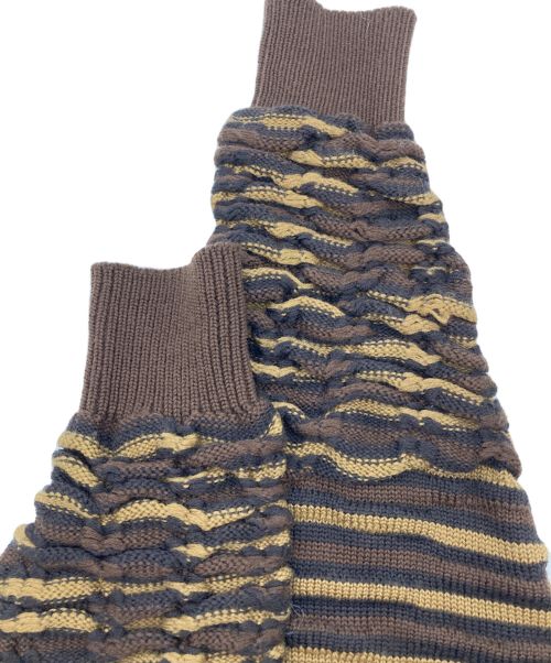ISSEY MIYAKE（イッセイミヤケ）ISSEY MIYAKE (イッセイミヤケ) Vネック3Dニット ブラウン サイズ:Mの古着・服飾アイテム