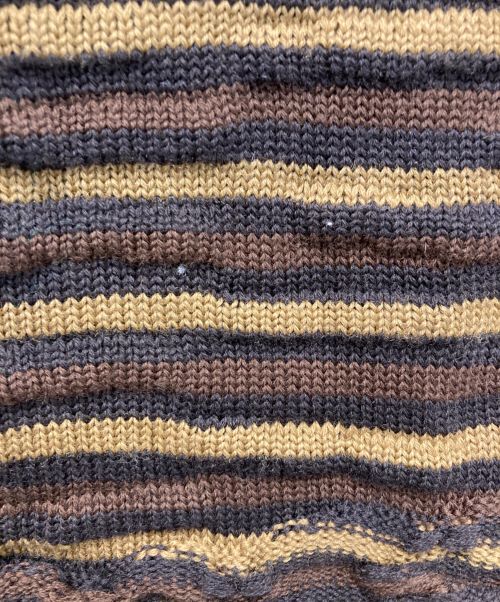 ISSEY MIYAKE（イッセイミヤケ）ISSEY MIYAKE (イッセイミヤケ) Vネック3Dニット ブラウン サイズ:Mの古着・服飾アイテム