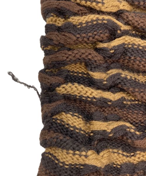 ISSEY MIYAKE（イッセイミヤケ）ISSEY MIYAKE (イッセイミヤケ) Vネック3Dニット ブラウン サイズ:Mの古着・服飾アイテム