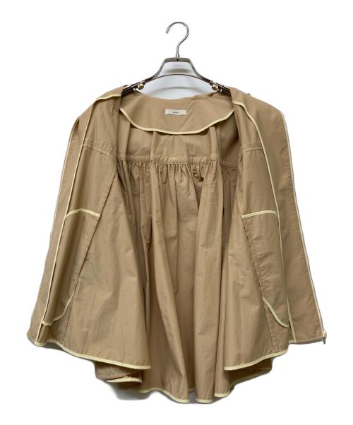 YORI（ヨリ）YORI (ヨリ) バックギャザー撥水パーカー ベージュ サイズ:Freeの古着・服飾アイテム