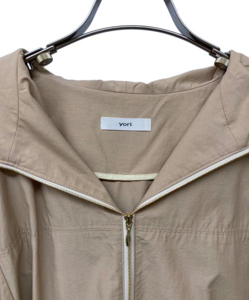 YORI（ヨリ）YORI (ヨリ) バックギャザー撥水パーカー ベージュ サイズ:Freeの古着・服飾アイテム