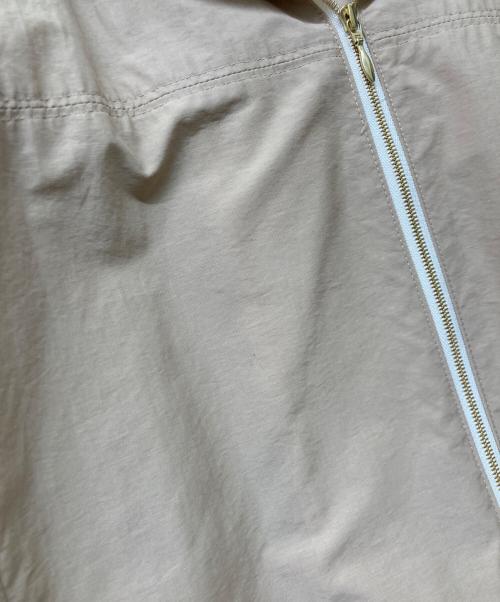 YORI（ヨリ）YORI (ヨリ) バックギャザー撥水パーカー ベージュ サイズ:Freeの古着・服飾アイテム