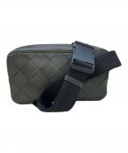 BOTTEGA VENETAボッテガベネタ）の古着「イントレチャート ビッグ ベルトバッグ」｜オリーブ