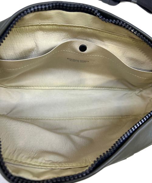 BOTTEGA VENETA（ボッテガベネタ）BOTTEGA VENETA (ボッテガベネタ) イントレチャート ビッグ ベルトバッグ オリーブの古着・服飾アイテム