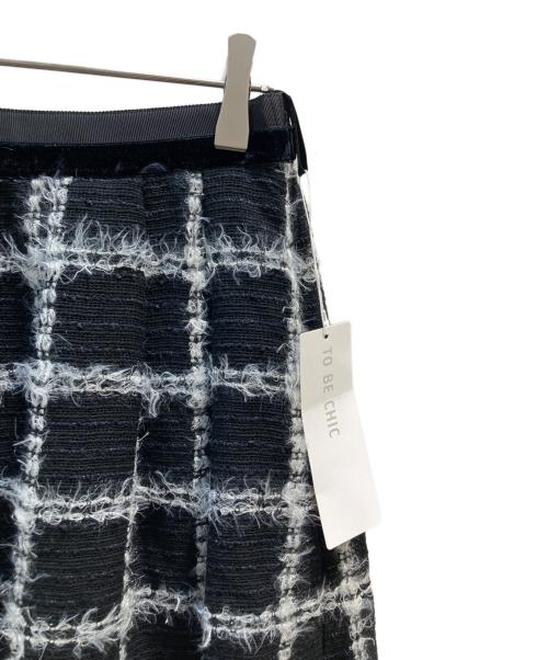 TO BE CHIC（トゥービーシック）TO BE CHIC (トゥービーシック) フェザーチェックスカート ブラック サイズ:38 未使用品の古着・服飾アイテム