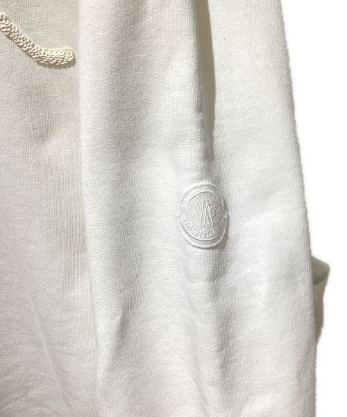 MONCLER（モンクレール）MONCLER (モンクレール) スパンコールロゴクルーネックスウェット ホワイト サイズ:XXLの古着・服飾アイテム