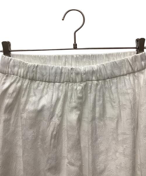 HUMAN WOMAN（ヒューマンウーマン）HUMAN WOMAN (ヒューマンウーマン) インドジャカードスカート ホワイト サイズ:M 未使用品の古着・服飾アイテム