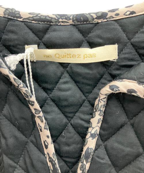 ne quittez pas（ヌキテパ）ne quittez pas (ヌキテパ) モダールサテンエスニックプリントキルトドレス グレージュ サイズ:Freeの古着・服飾アイテム