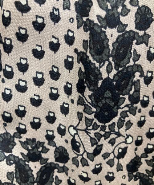 ne quittez pas（ヌキテパ）ne quittez pas (ヌキテパ) モダールサテンエスニックプリントキルトドレス グレージュ サイズ:Freeの古着・服飾アイテム