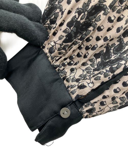 ne quittez pas（ヌキテパ）ne quittez pas (ヌキテパ) モダールサテンエスニックプリントキルトドレス グレージュ サイズ:Freeの古着・服飾アイテム