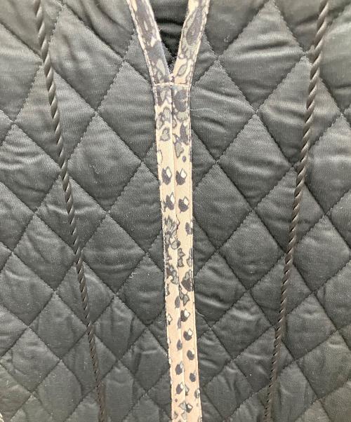 ne quittez pas（ヌキテパ）ne quittez pas (ヌキテパ) モダールサテンエスニックプリントキルトドレス グレージュ サイズ:Freeの古着・服飾アイテム