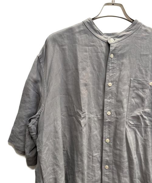 Hed Mayner（ヘド メイナー）Hed Mayner (ヘド メイナー) 3PLEATS SHORT SLEEVE SHIRT グレー サイズ:XSの古着・服飾アイテム