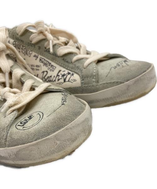 GOLDEN GOOSE（ゴールデングース）GOLDEN GOOSE (ゴールデングース) 落書きプリントローカットスニーカー グレー サイズ:23.5の古着・服飾アイテム