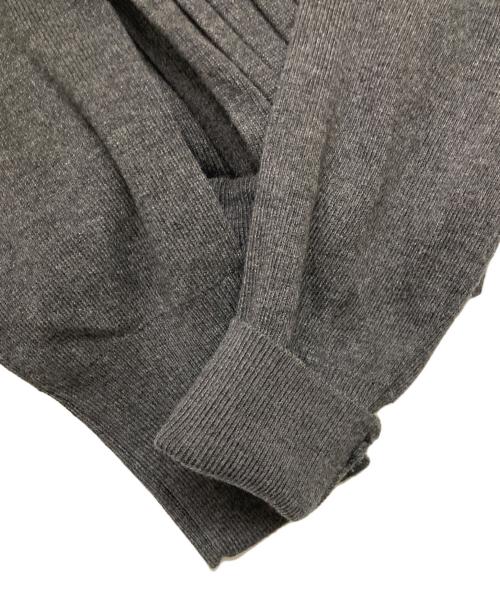 BLANC L'AUBE（ローブブラン）BLANC L'AUBE (ローブブラン) Pleats Cache-coeur Knit tops チャコールグレー サイズ:Fの古着・服飾アイテム