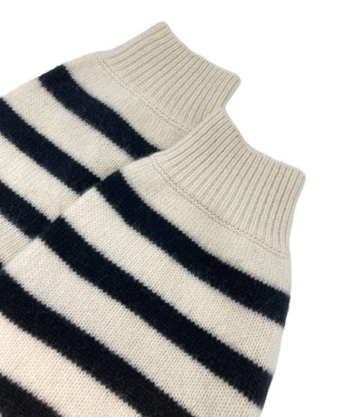 NOLLEY'S（ノーリーズ）NOLLEY'S (ノーリーズ) ロゴ刺繍入りVネックプルオーバーニット ホワイト サイズ:SIZE 38の古着・服飾アイテム