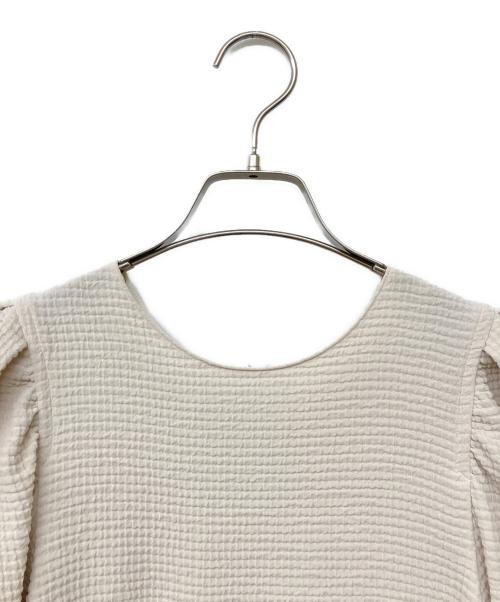 Noble（ノーブル）Noble (ノーブル) クレープマテリアルボリュームスリーブワンピース ベージュ サイズ:-の古着・服飾アイテム