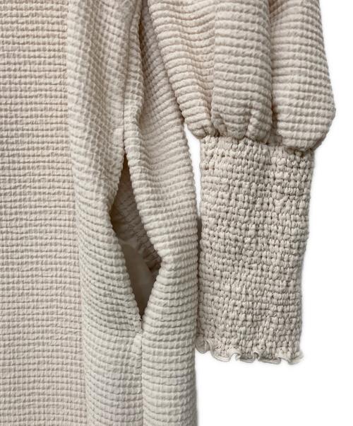 Noble（ノーブル）Noble (ノーブル) クレープマテリアルボリュームスリーブワンピース ベージュ サイズ:-の古着・服飾アイテム