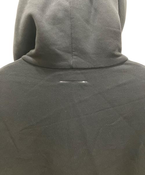 MM6 Maison Margiela（エムエムシックスメゾンマルジェラ）MM6 Maison Margiela (エムエムシックスメゾンマルジェラ) ロゴ刺繍フーディ ブラック サイズ:Mの古着・服飾アイテム