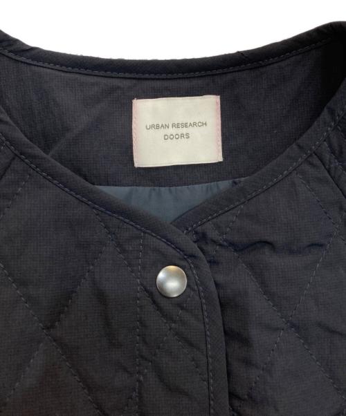 URBAN RESEARCH DOORS（アーバンリサーチドアーズ）URBAN RESEARCH DOORS (アーバンリサーチドアーズ) カポックキルトミドルジャケット ネイビー サイズ:Mの古着・服飾アイテム