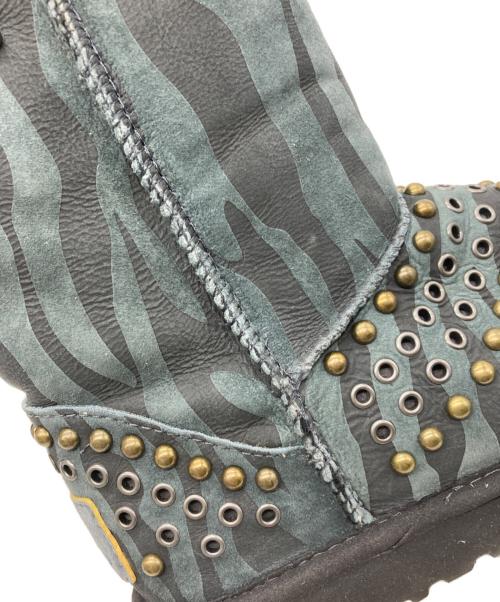 UGG（アグ）UGG (アグ) JIMMY CHOO (ジミーチュウ) スタッズムートンブーツ ネイビー サイズ:23cmの古着・服飾アイテム