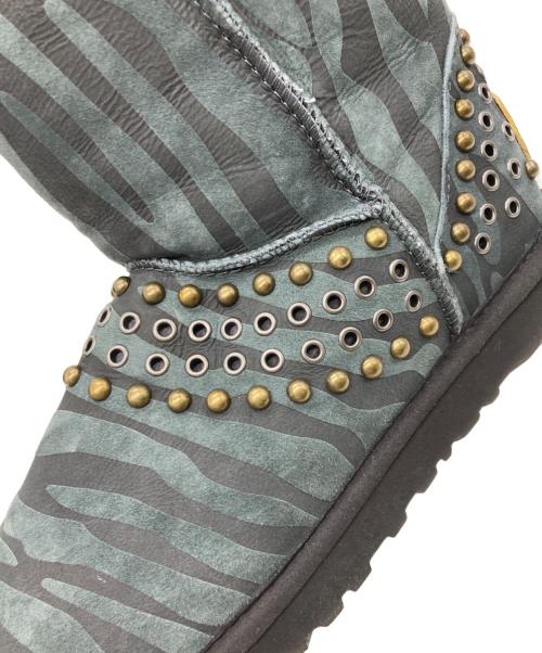 UGG（アグ）UGG (アグ) JIMMY CHOO (ジミーチュウ) スタッズムートンブーツ ネイビー サイズ:23cmの古着・服飾アイテム