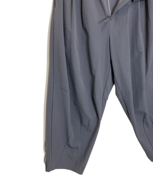 TIGHTBOOTH PRODUCTION（タイトブースプロダクション）TIGHTBOOTH PRODUCTION (タイトブースプロダクション) GOOPiMADE (グーピーメイド) Strap Baggy Slacks グレー サイズ:2 未使用品の古着・服飾アイテム