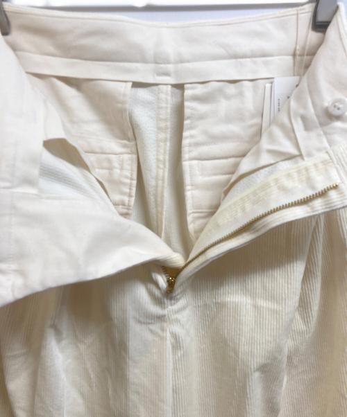 journal standard L'essage（ジャーナルスタンダード レサージュ）journal standard L'essage (ジャーナルスタンダード レサージュ) ストレッチコーデュロイ2タックパンツ ホワイト サイズ:36 未使用品の古着・服飾アイテム