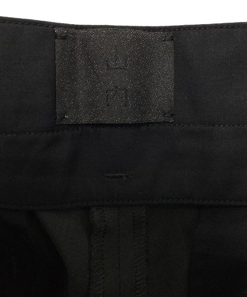 山内（ヤマウチ）山内 (ヤマウチ) ノーミュールシングワンタックスリムパン ブラック サイズ:3の古着・服飾アイテム