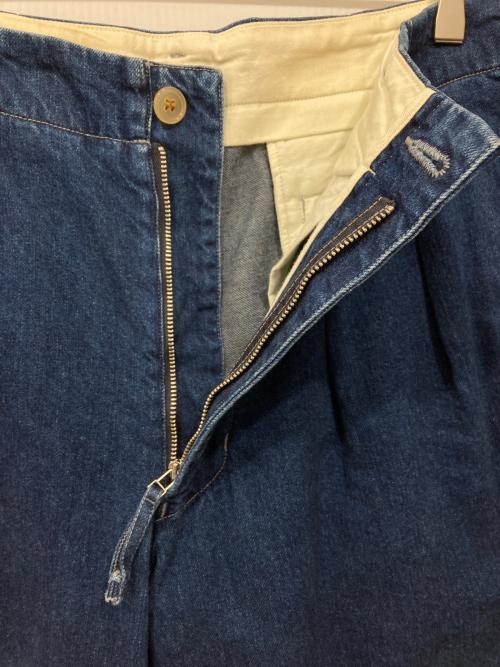 UNFIL（アンフィル）unfil (アンフィル) COTTON DENIM 2TUCK TROUSERS ブルー サイズ:4の古着・服飾アイテム