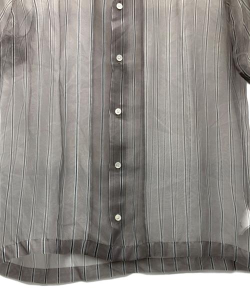 CMMN SWDN（コモンスウェーデン）CMMN SWDN (コモンスウェーデン) シルクストライプシアーシャツ グレー サイズ:SIZE46の古着・服飾アイテム