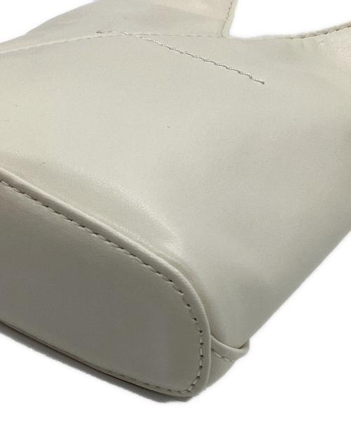 MM6 Maison Margiela（エムエムシックスメゾンマルジェラ）MM6 Maison Margiela (エムエムシックスメゾンマルジェラ) ミニトートバッグ オフホワイト 未使用品の古着・服飾アイテム