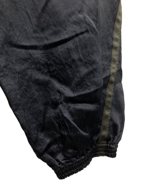 MANOF（マノフ）MANOF (マノフ) サイドラインサテンパンツ ブラック サイズ:Mの古着・服飾アイテム