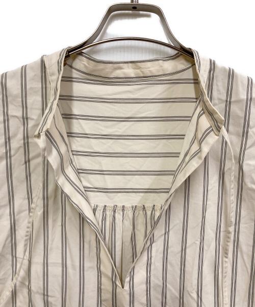 GALLARDA GALANTE（ガリャルダガランテ）GALLARDA GALANTE (ガリャルダガランテ) ストライプカフタンワンピース ホワイト サイズ:SIZE Freeの古着・服飾アイテム