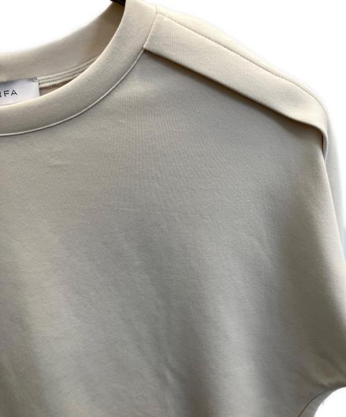 YONFA（ヨンファ）YONFA (ヨンファ) フラッシースリットスリーブティー アイボリー サイズ:フリーの古着・服飾アイテム