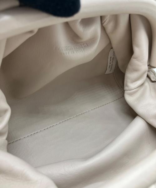 BOTTEGA VENETA（ボッテガベネタ）BOTTEGA VENETA (ボッテガベネタ) がま口ショルダーバッグ アイボリーの古着・服飾アイテム