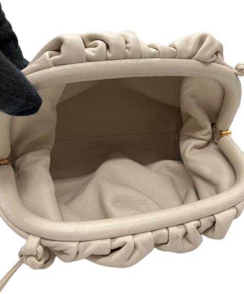 BOTTEGA VENETA（ボッテガベネタ）BOTTEGA VENETA (ボッテガベネタ) がま口ショルダーバッグ アイボリーの古着・服飾アイテム