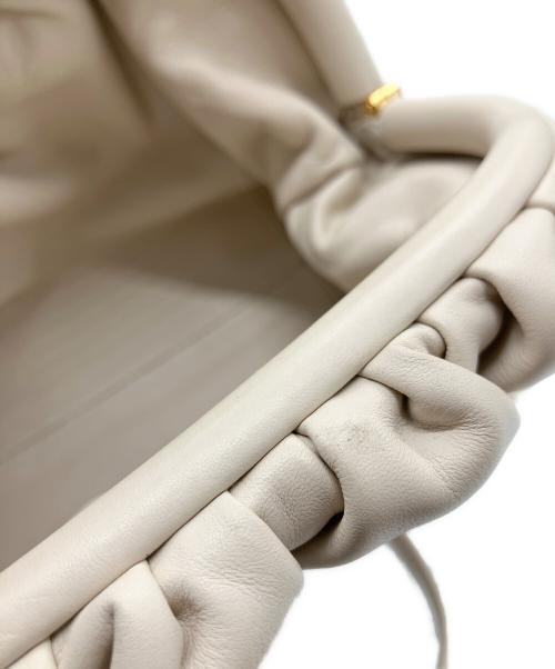 BOTTEGA VENETA（ボッテガベネタ）BOTTEGA VENETA (ボッテガベネタ) がま口ショルダーバッグ アイボリーの古着・服飾アイテム