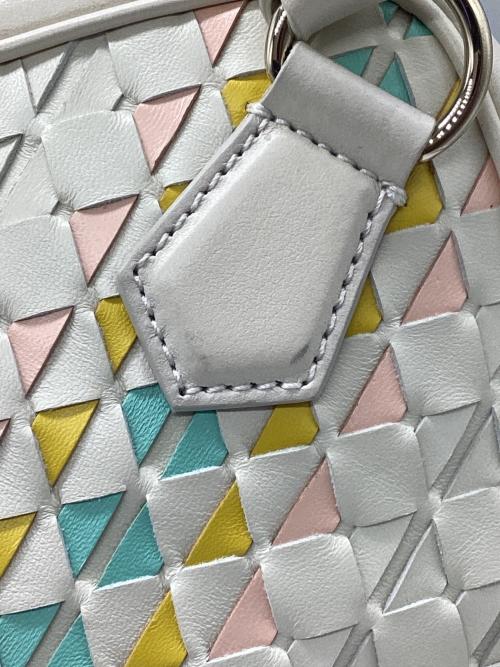 serapian（セラピアン）serapian (セラピアン) PETRA HANDBAG アイボリーの古着・服飾アイテム