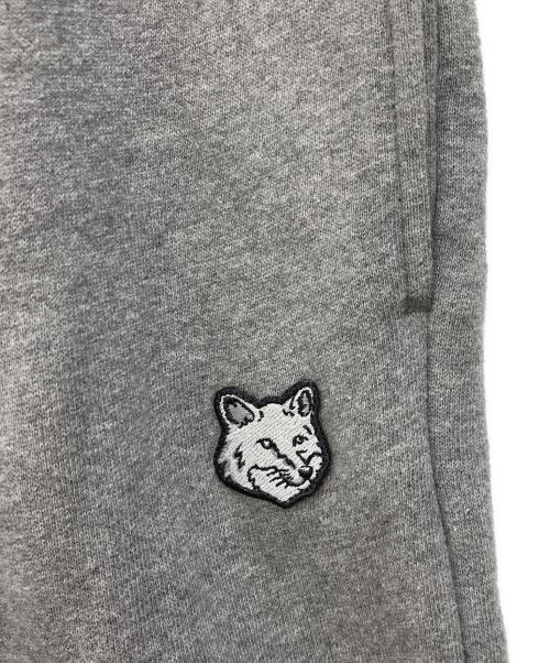 maison kitsune（メゾンキツネ）maison kitsune (メゾンキツネ) フォックスヘッドパッチ ジョグパンツ グレー サイズ:XSの古着・服飾アイテム