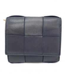 BOTTEGA VENETA（ボッテガベネタ）の古着「マキシイントレチャート　コンパクトウォレット　三つ折 ウォレット」｜ネイビー