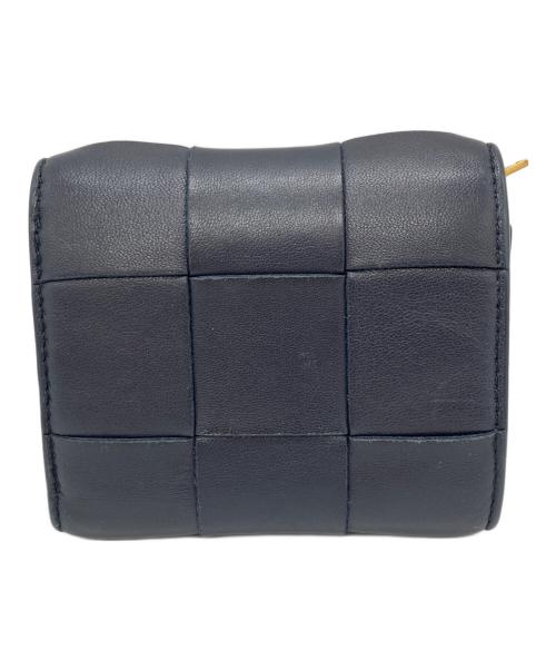 BOTTEGA VENETA（ボッテガベネタ）BOTTEGA VENETA (ボッテガベネタ) マキシイントレチャート　コンパクトウォレット　三つ折 ウォレット ネイビーの古着・服飾アイテム