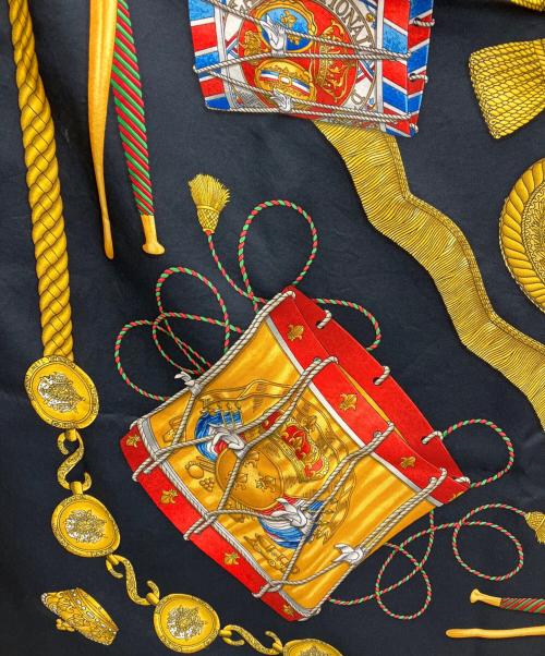 HERMES（エルメス）HERMES (エルメス) LES TAMBOURS　カレ90 ブラックの古着・服飾アイテム