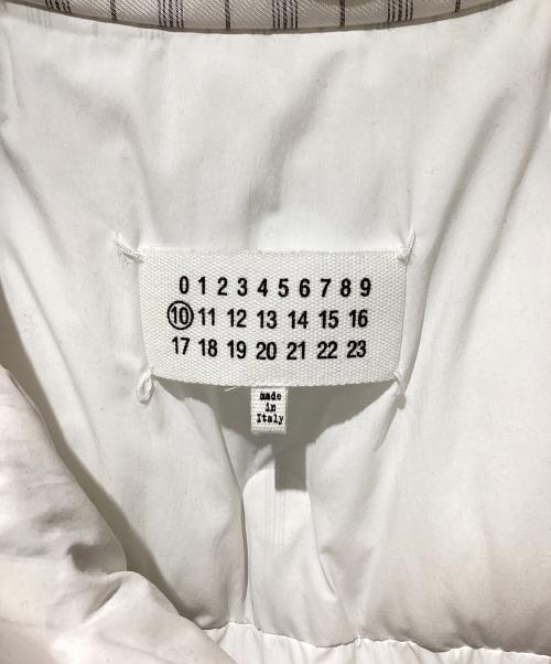 Maison Margiela（メゾンマルジェラ）Maison Margiela (メゾンマルジェラ) グラムスラム ストライプ 中綿ジャケット ホワイト サイズ:44の古着・服飾アイテム