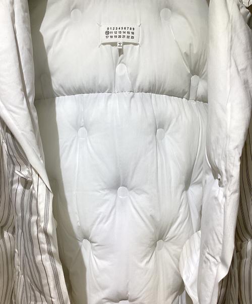 Maison Margiela（メゾンマルジェラ）Maison Margiela (メゾンマルジェラ) グラムスラム ストライプ 中綿ジャケット ホワイト サイズ:44の古着・服飾アイテム